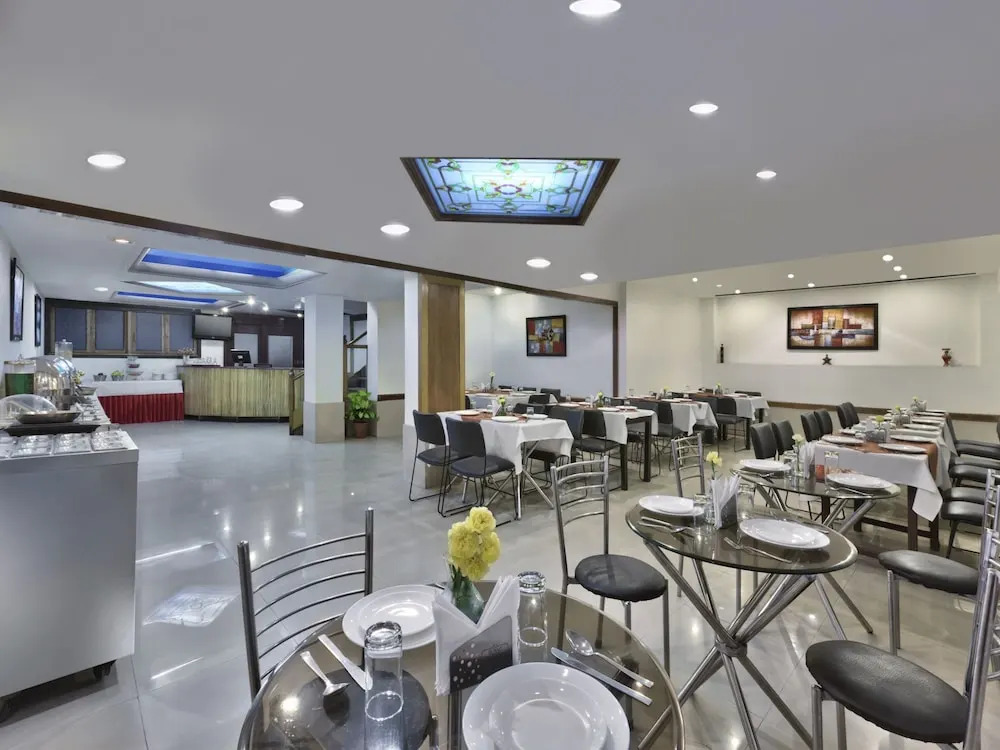 Edition O 30065 Regale Inn
