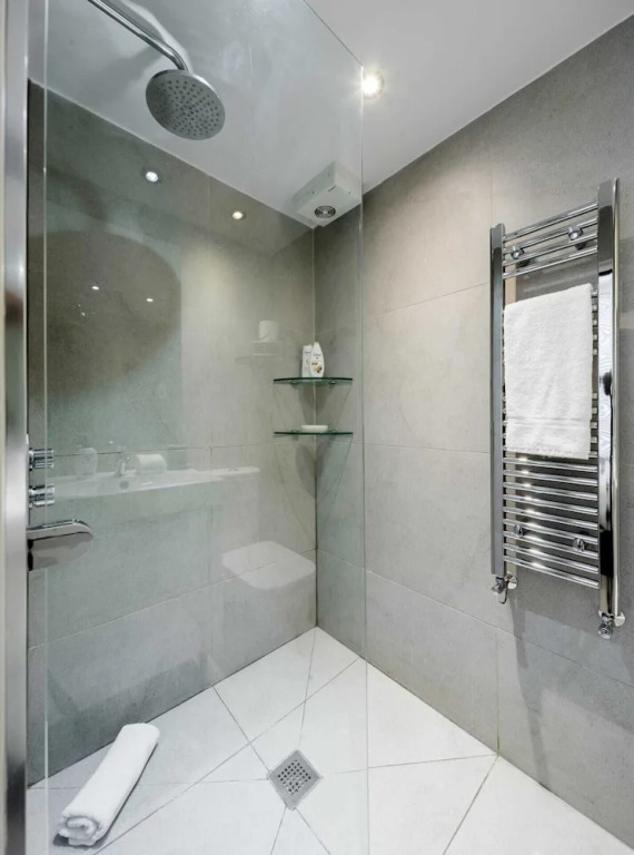 Elegant Earl's Court 2 bed 2 Bath Near Tube