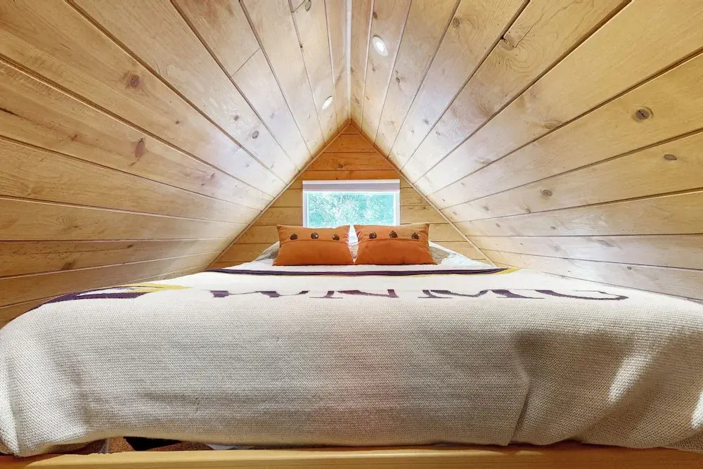 Relaxing Retreat w/ Deck, 1 Mi to Lake Arrowhead!
