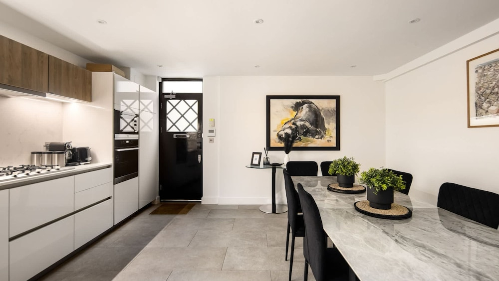 5 Mins Walk to Bond Street Marylebone Townhouse