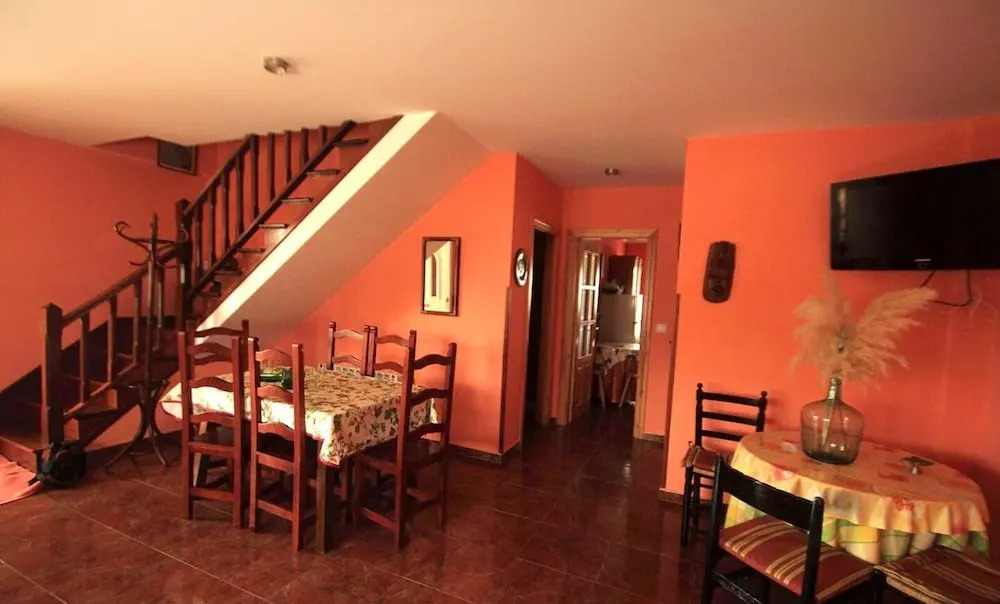 House With 3 Bedrooms in Oviñana, With Wonderful Mountain View, Furnished Terrace and Wifi