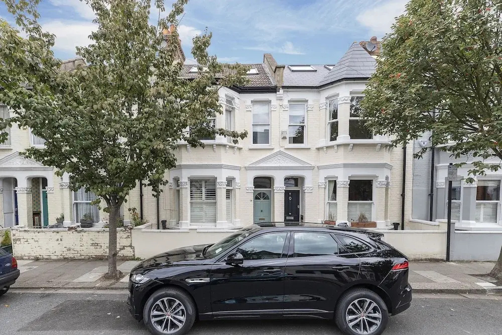 JOIVY Charming 3 bed house with a rooftop terrace