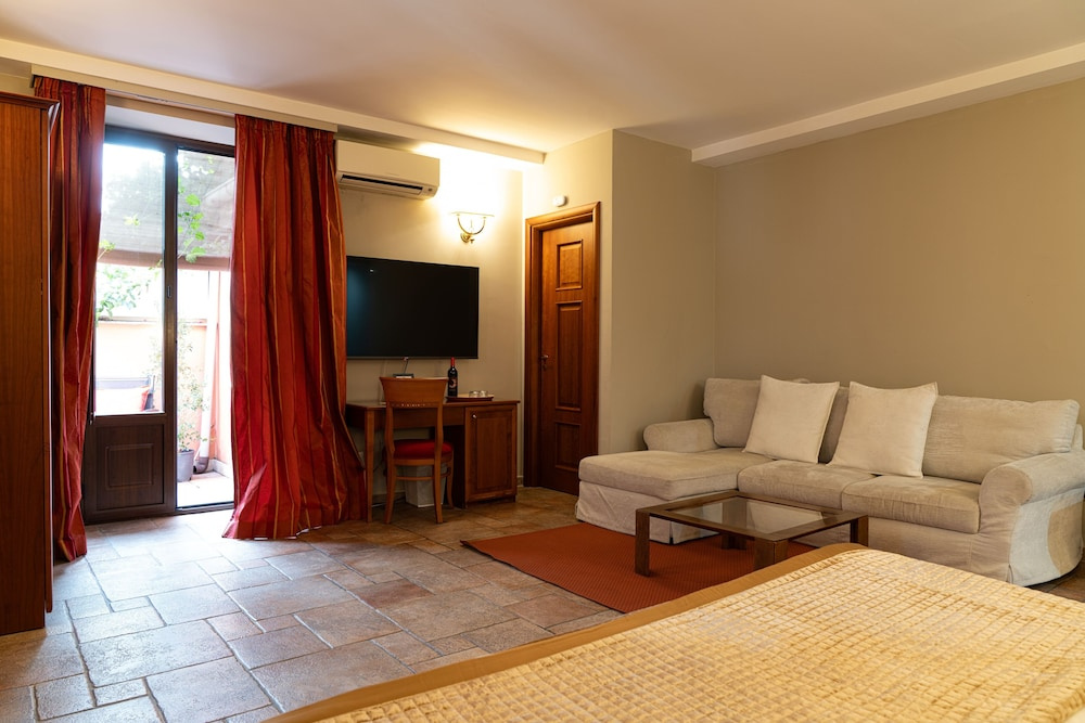 Malia Home