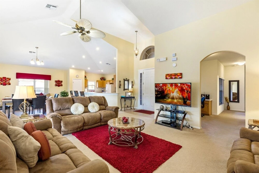 Stunning 4 Bed Pool Villa Located Just Minutes From the Orlando Area Attractions - 405
