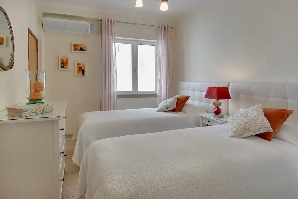Inn The Beach Apartments by Seareen