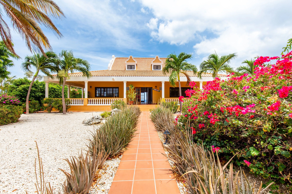Stunning Caribbean Style Ocean Front Villa