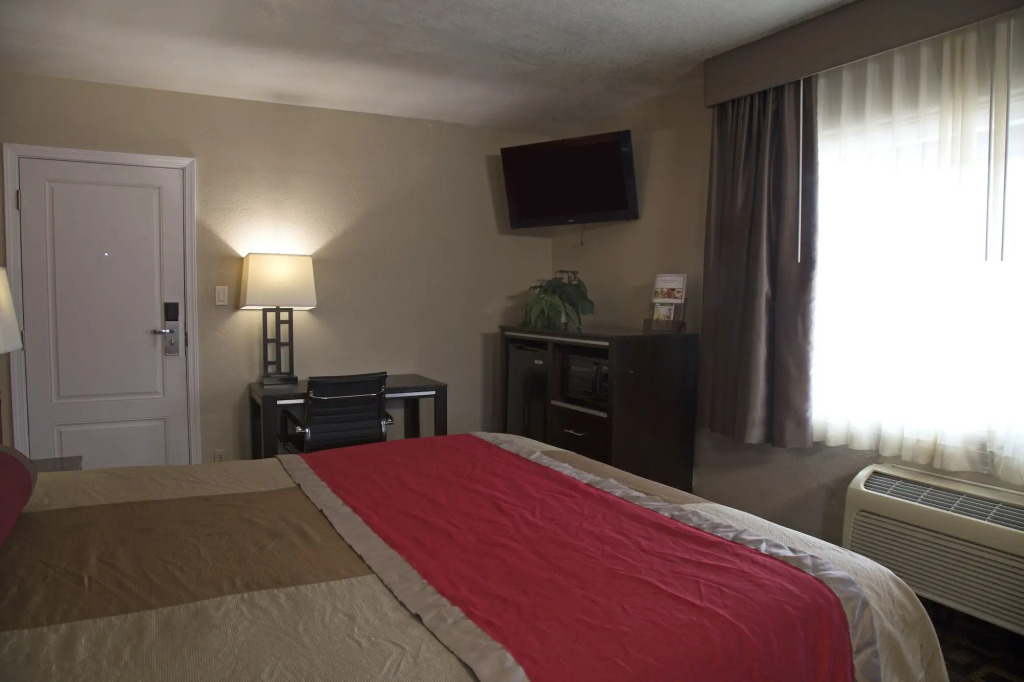 Harbor Inn & Suites Oceanside Marina Camp Pendleton