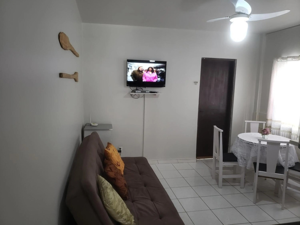Apto 1 quarto, Centro de Bombinhas, 130 metros da praia.