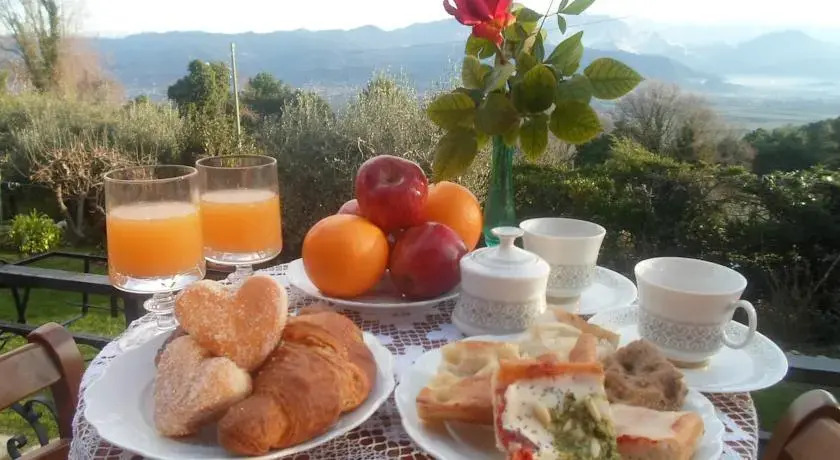 La Casa Fra gli Ulivi luxury apartments with pool near Cinque Terre and Tuscany