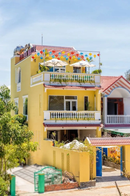 Golden Walls Homestay