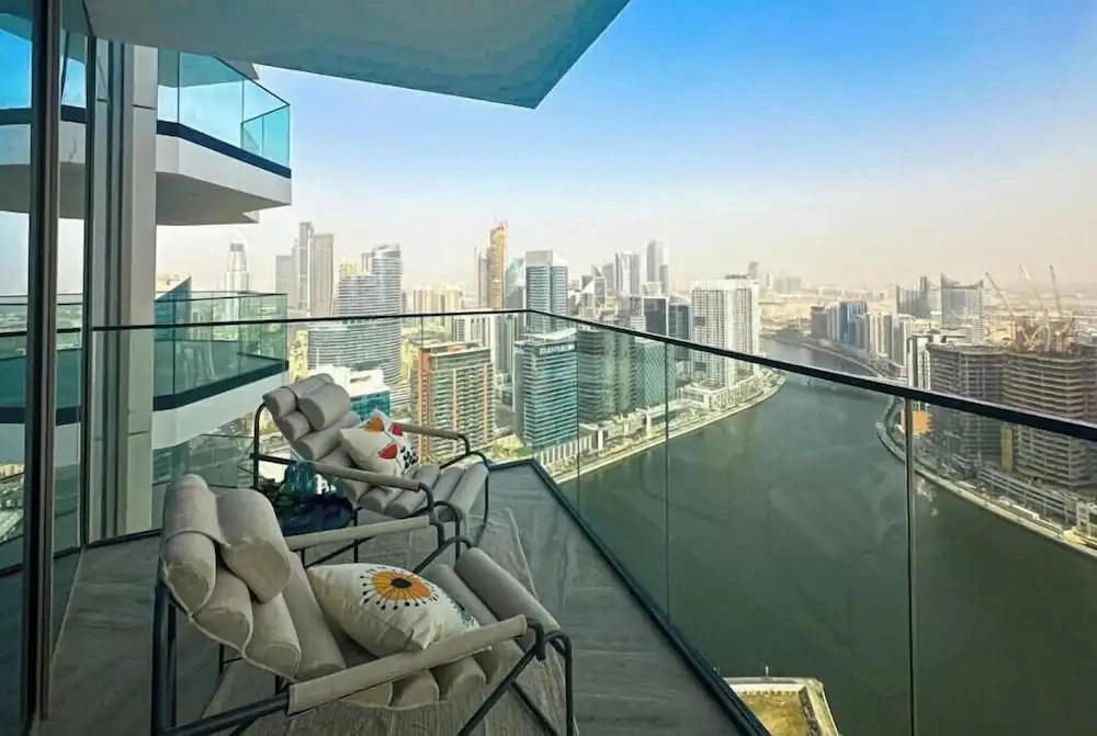Luxury 1 BR with Stunning Water Views