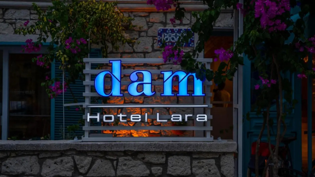 DAM HOTEL LARA