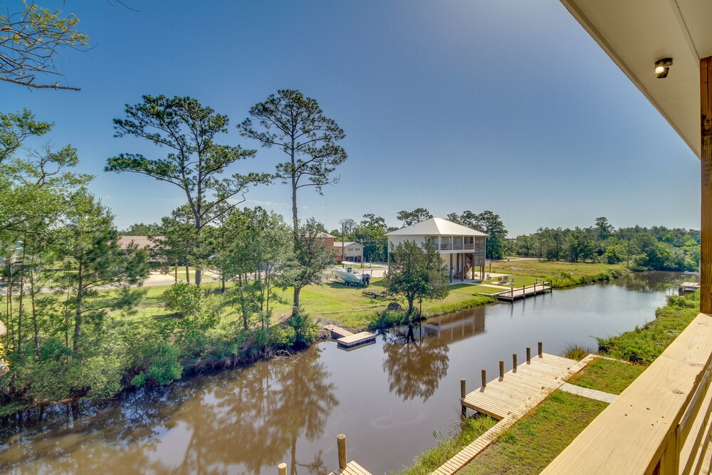 Lovely Bay St Louis Retreat w/ Dock & Canal Access