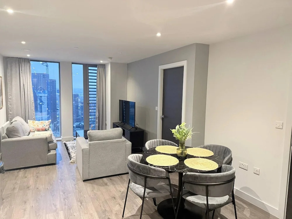 2 Bedroom En-suite in City Center for Long Stays
