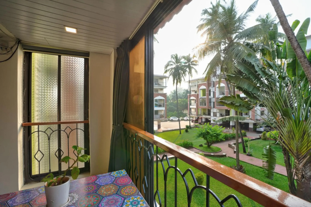 Amazing Pool View 2BHK Candolim Goa Apartment
