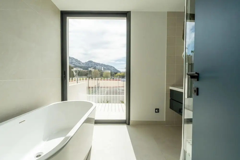 Superbe villa moderne avec piscine à Marseille