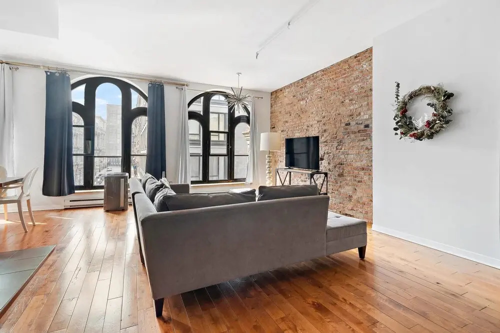 Stunning 1 bdr apt in the Heart of Old Montreal Location Location Location