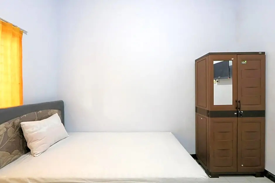 OYO Life 2724 Wisma Wijaya