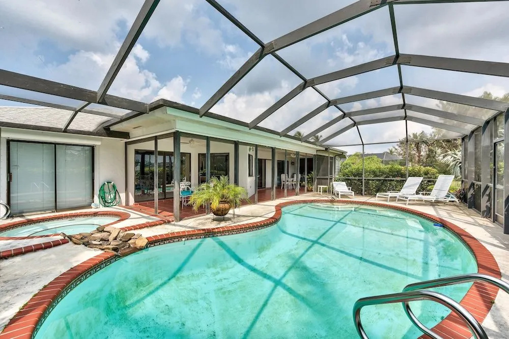 Rovigo Vacation Rental: Spacious Retreat with Panoramic Lake Views in Kings Lake. 4-BR, 4-Bathroom Home with Private Pool, just 3.4 Miles from the Vibrant Fifth Avenue South and Naples Attractions
