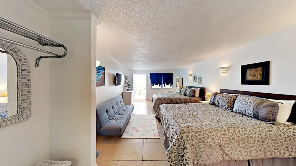 125 Sea Breeze Studio Bedroom 1 Bathroom Condo