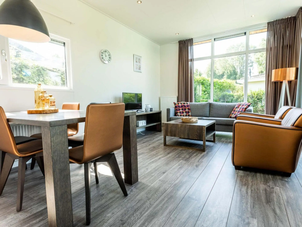 Nice chalet with dishwasher, in a holiday park in the middle of De Veluwe