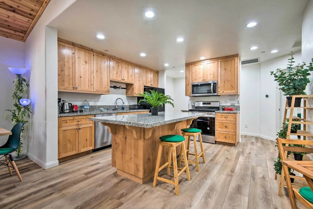 Pine Mountain Club Villa w/ Sauna, Deck + Views