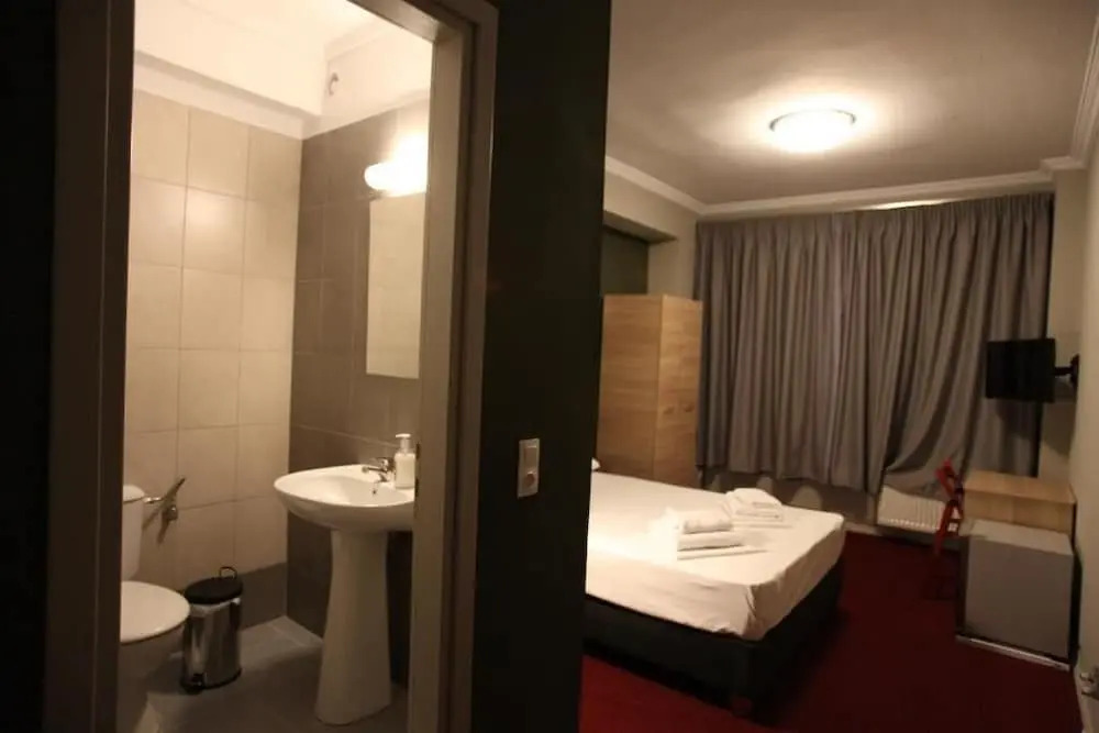 Stay Hybrid Youth Hostel