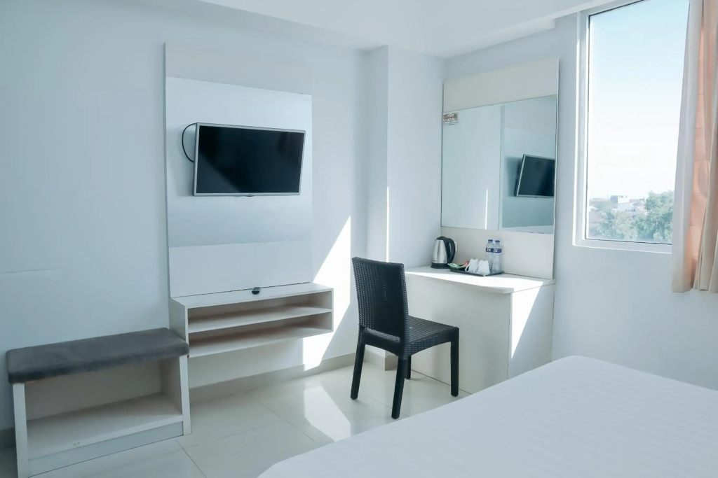 RedDoorz Plus At Grand Sayang Park Hotel Makassar
