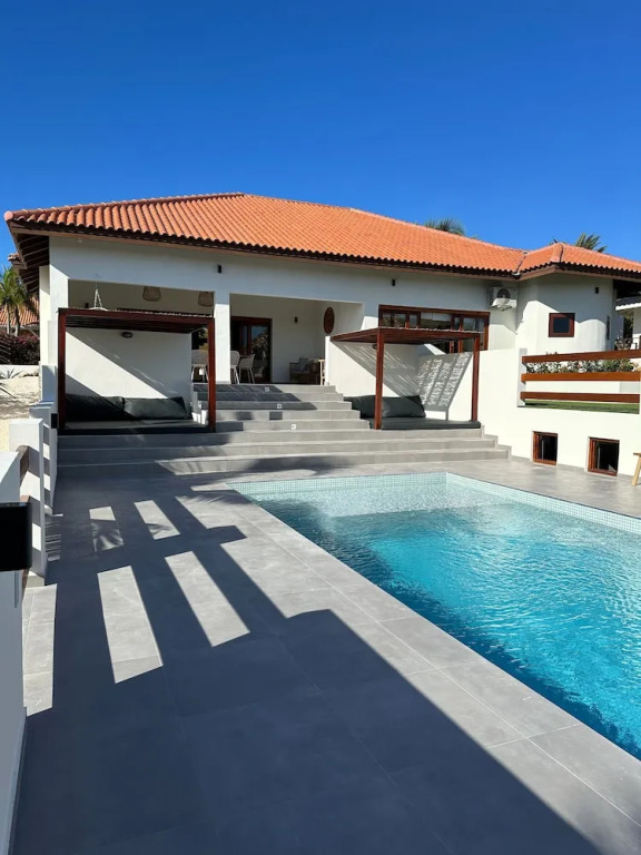 Villa Blou, steps from the Jan Thiel Beach