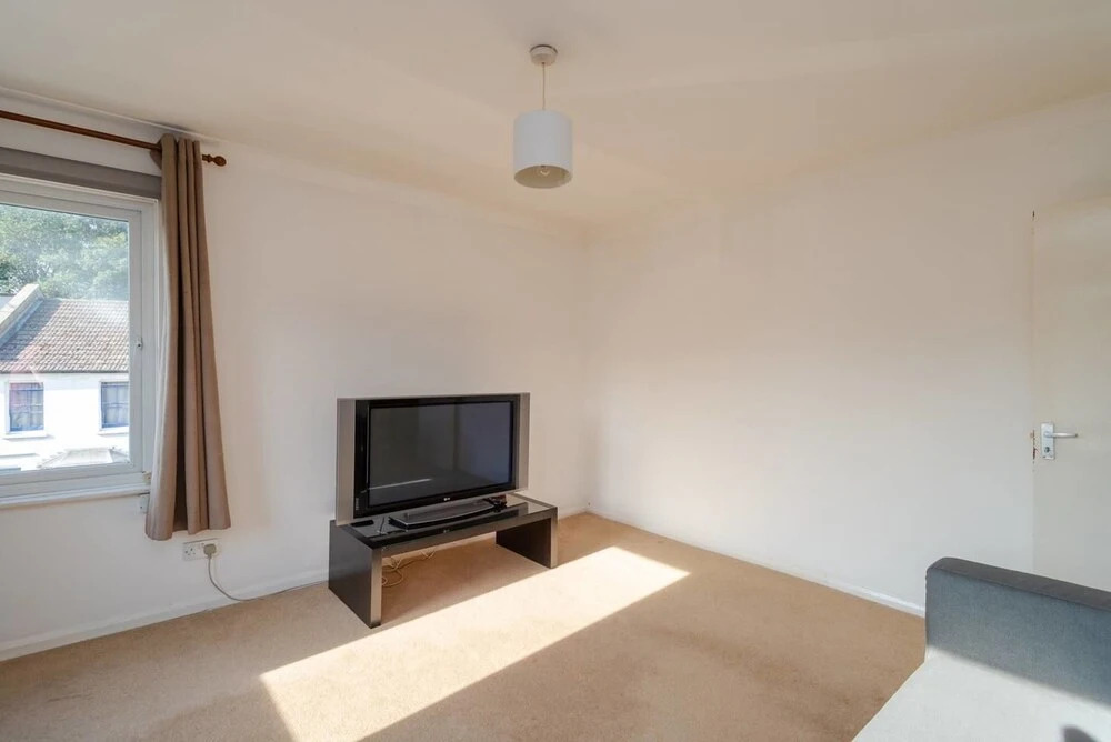 Quiet 2 Bedroom Apartment