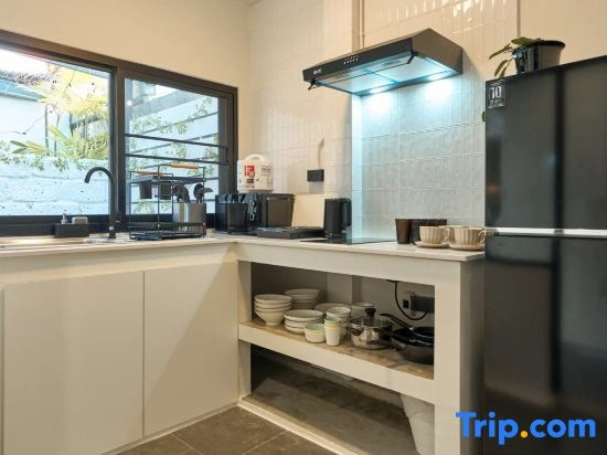 Rosie Home, 4BR opposite One Nimman by Beginning with