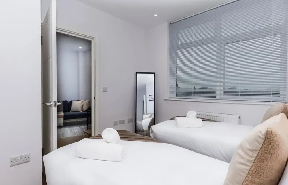 Elegant Central Private Parking Leisure Contractor
