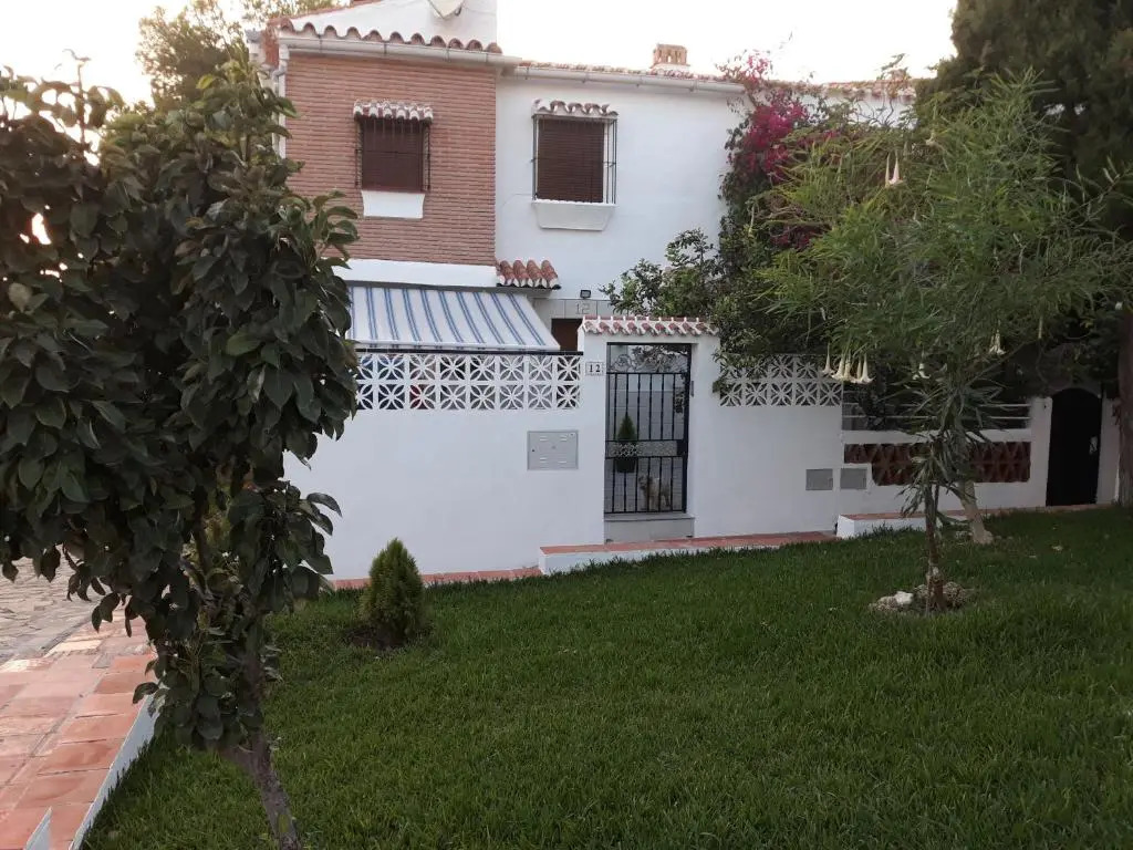 APARTAMENTO EN URB. RESIDENCIAL 2 DORMITORIOS 4 Per.