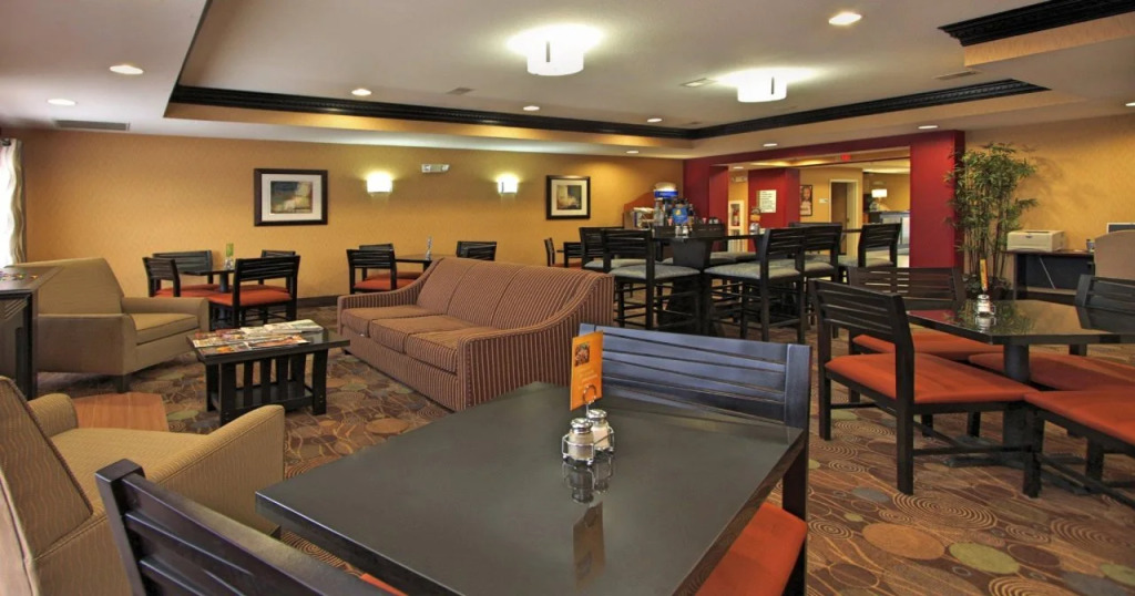 Holiday Inn Express Hotel & Suites Defiance by IHG