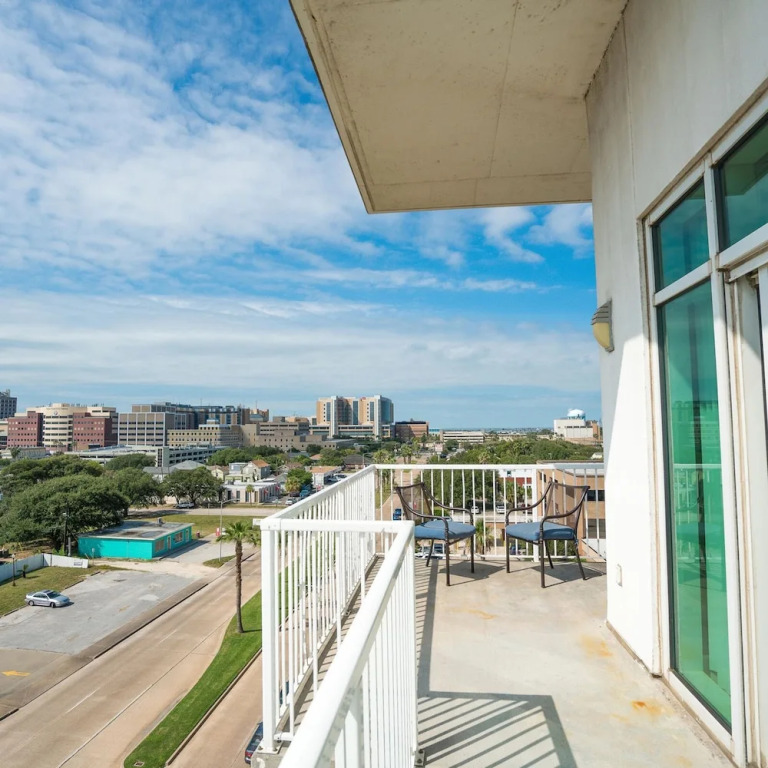 Sea it All Infinity Pool Ocean Views Steps From the Beach -- a Great Getaway