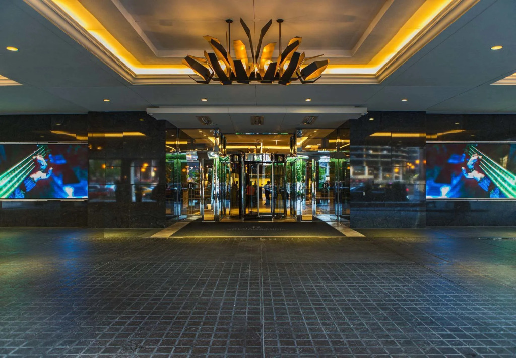 Renaissance Chicago Downtown Hotel