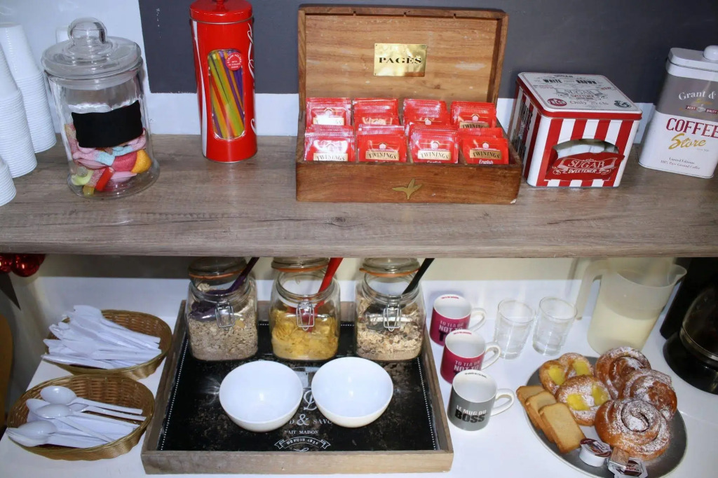 HOSTEL MEYERBEER - Rooms and Apartments