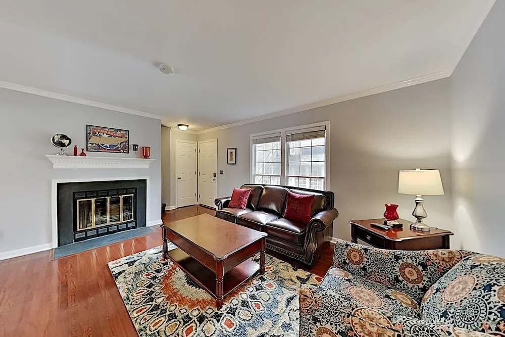 Stylish W/ Patio, Walk To Vanderbilt 2 Bedroom Condo