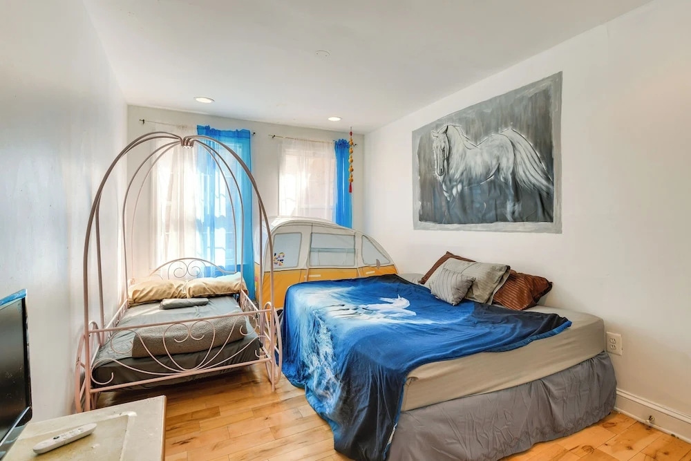 Quirky Baltimore Townhome ~ 2 Mi to Inner Harbor