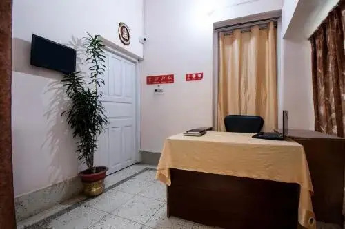 Chandra Manor by OYO Rooms