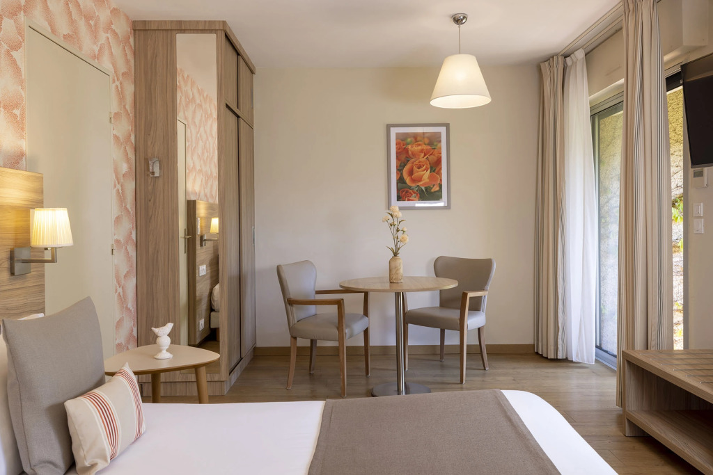 Hôtel & Résidence Lou Paradou Gréoux Les Bains