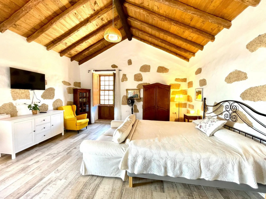 Rural house with private pool, BBQ and ocean view