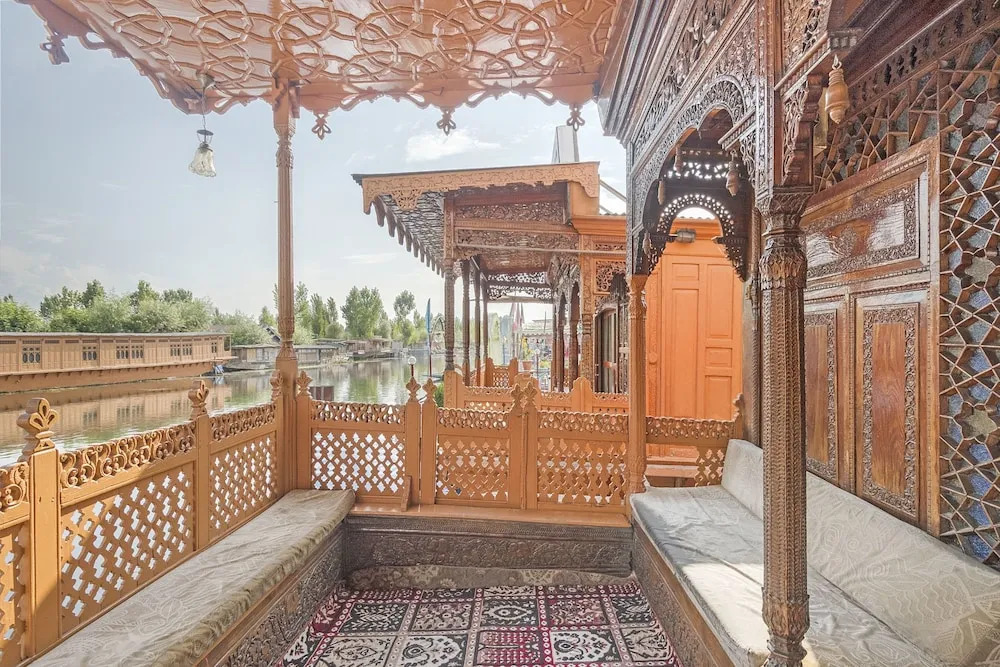 GuestHouser 3 BHK Houseboat d520