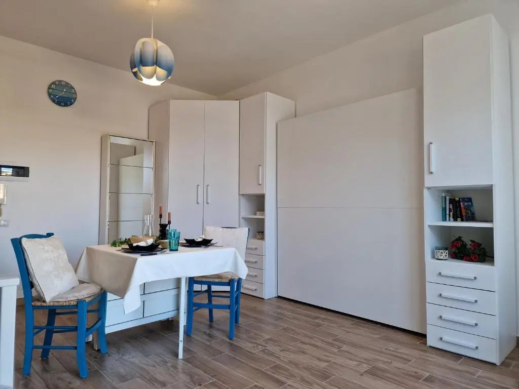650 metri dal Mare - WiFi - Terrazzo - Piscina - A/C