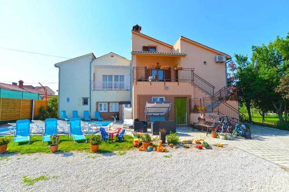 Spacious Flat With Pool Just 300m From the Beach