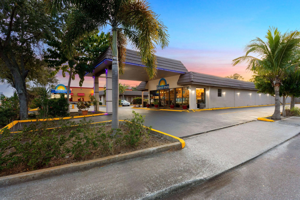 Days Inn by Wyndham St. Petersburg Central