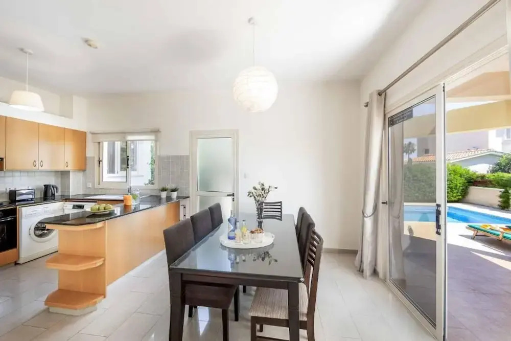 Villa Coralia - Coastal Comfort near Beach & Restaurants