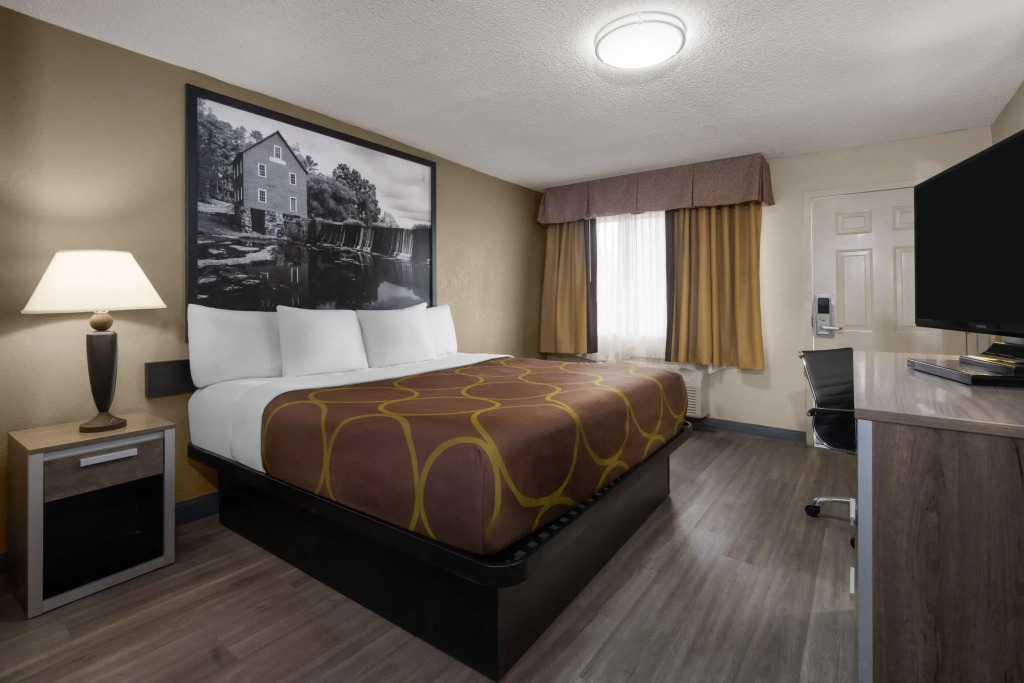 Super 8 by Wyndham Macon West