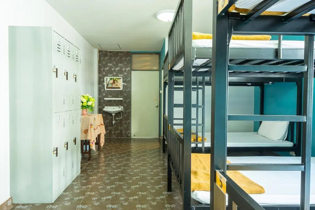 La-Mer Hostel
