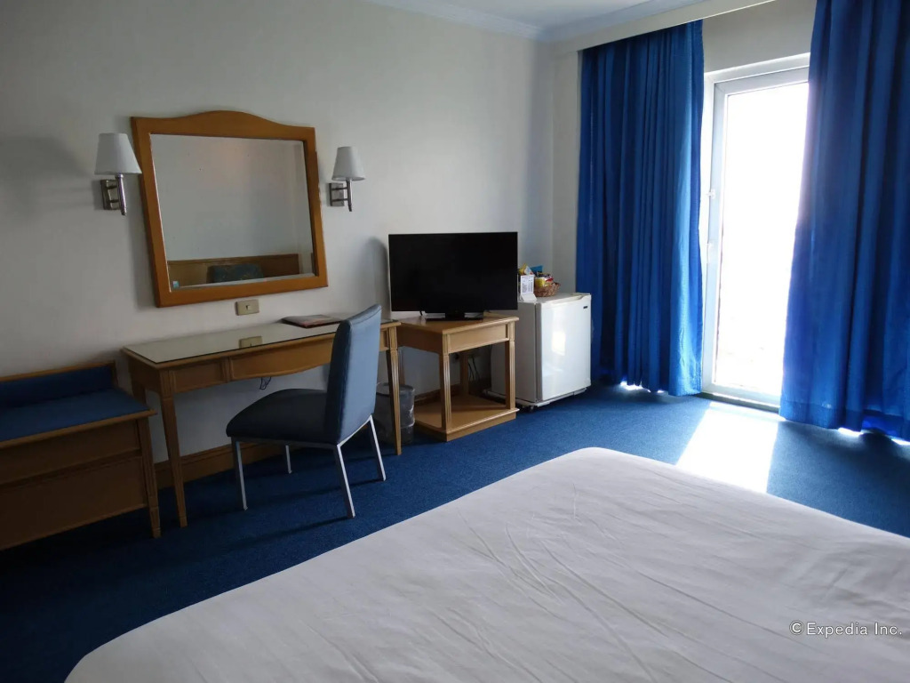 Aloha Hotel
